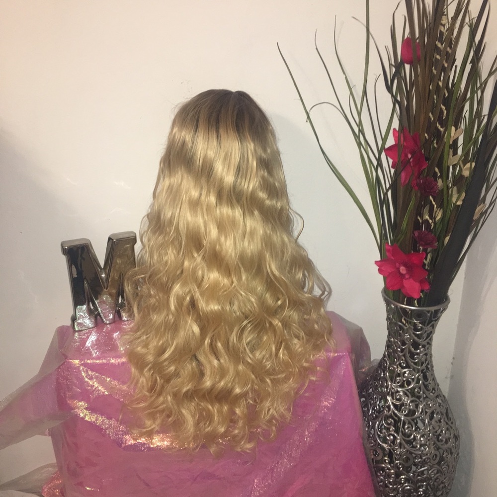 Lace front wig - Picture 2 of 7